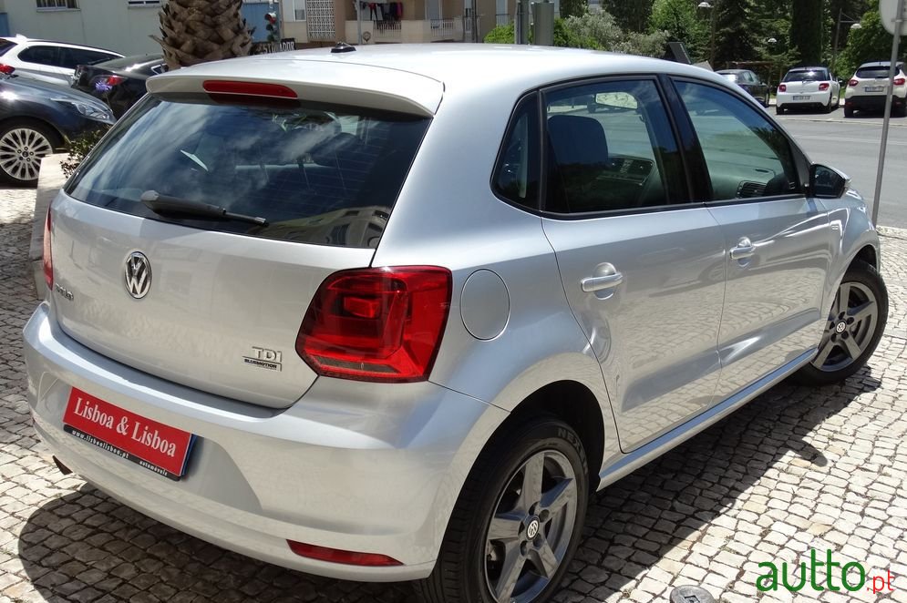 2015' Volkswagen Polo photo #3
