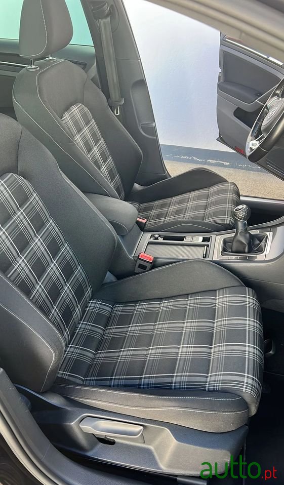 2015' Volkswagen Golf 2.0 Tdi Gtd photo #4