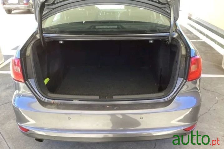 2011' Volkswagen Jetta photo #5