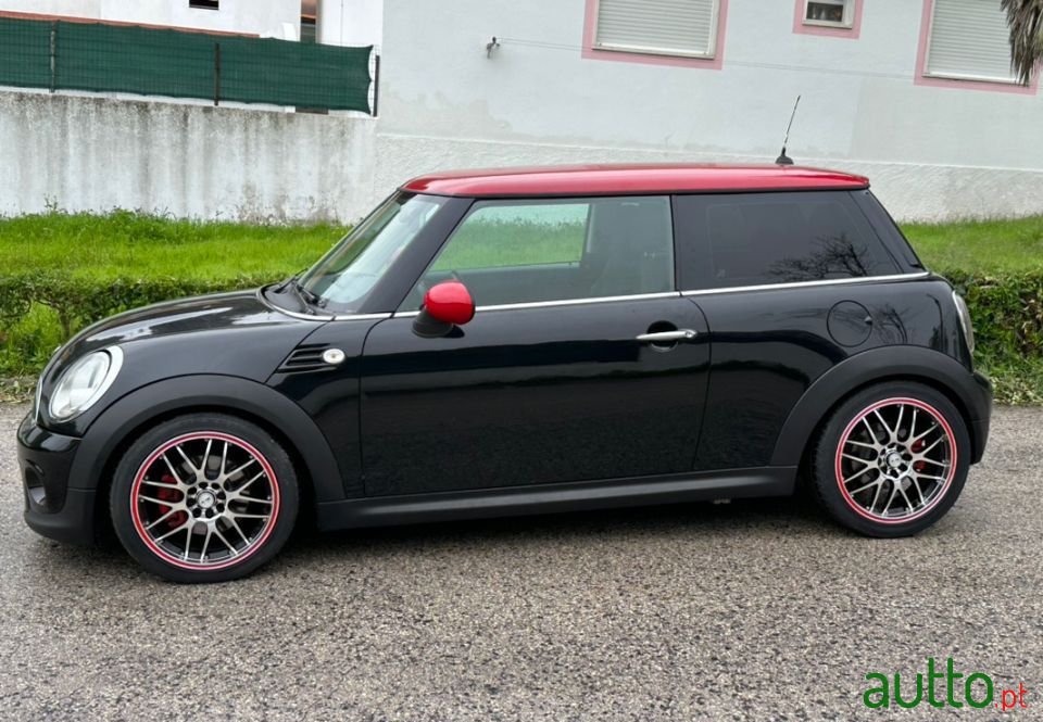 2011' MINI Cooper photo #2