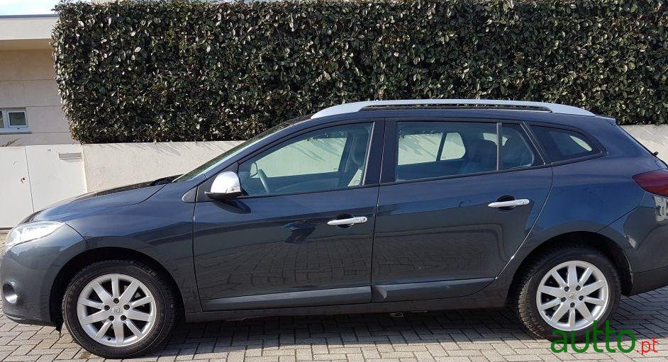 2010' Renault Mégane Sport Tourer 1.5 Dci photo #1