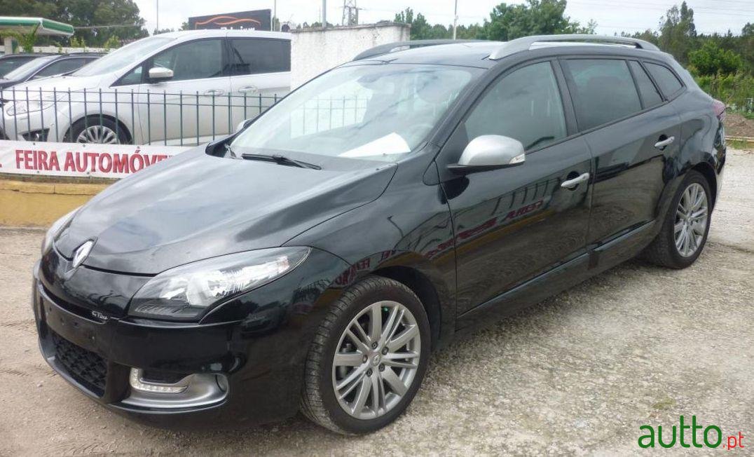 2012' Renault Megane Sport Tourer photo #2