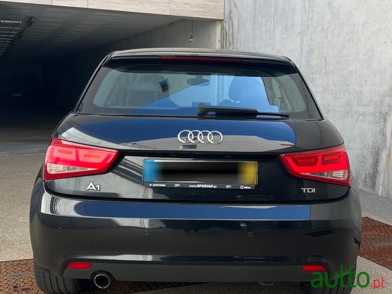 2011' Audi A1 1.6 Tdi Sport photo #4