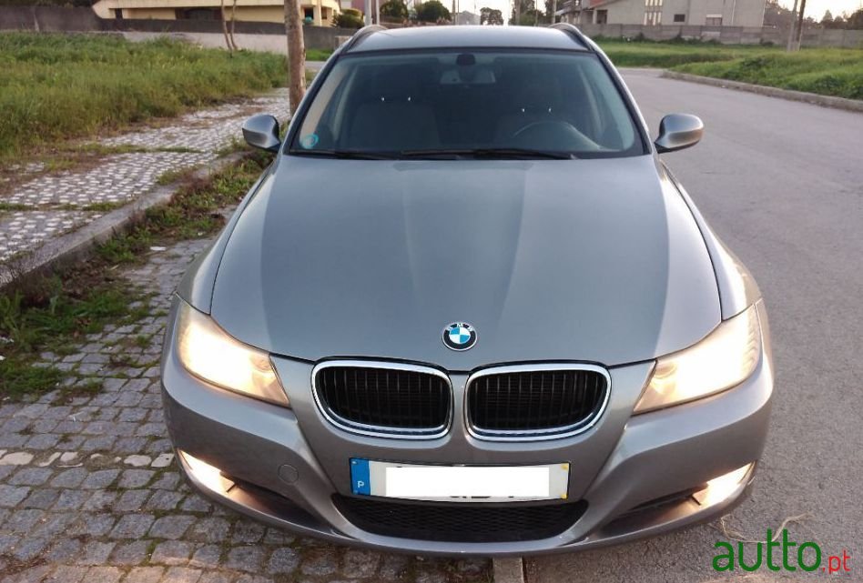 2011' BMW 318 photo #3