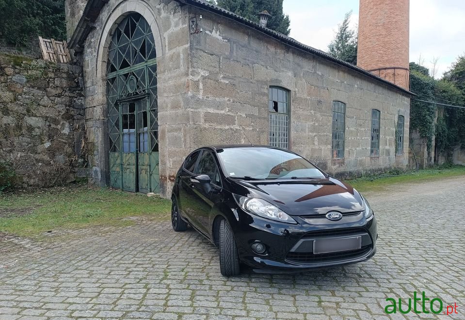 2012' Ford Fiesta photo #2