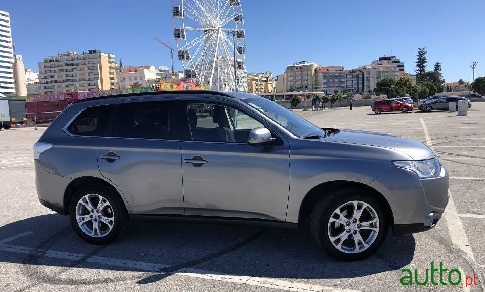 2014' Mitsubishi Outlander photo #1