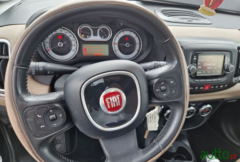 2013' Fiat 500L photo #6