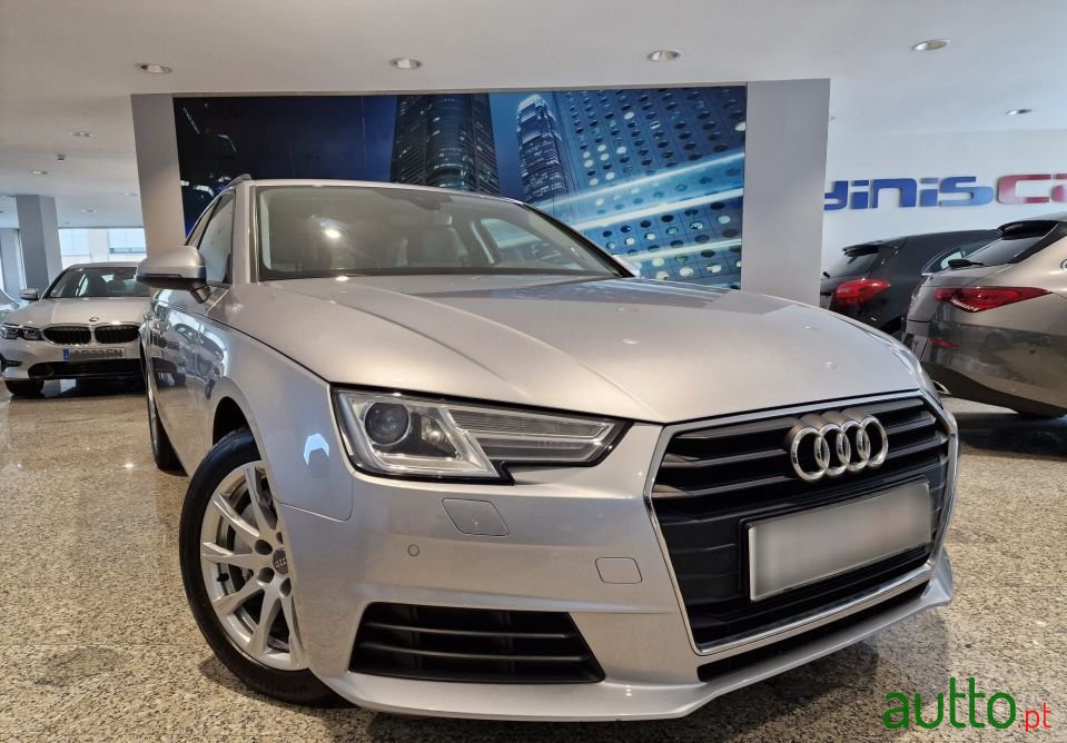 2016' Audi A4 Avant photo #1