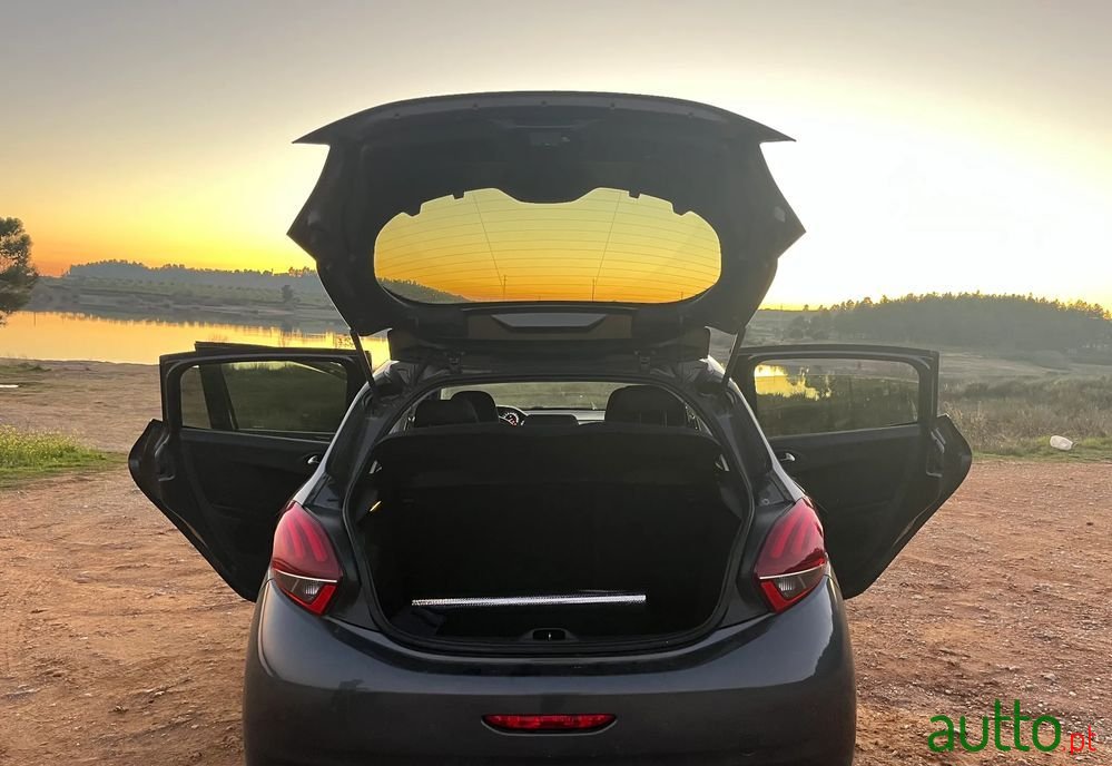 2013' Peugeot 208 photo #5