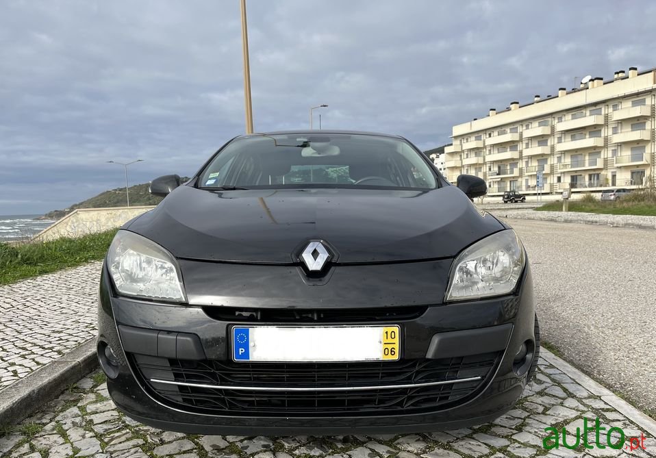 2010' Renault Megane photo #4