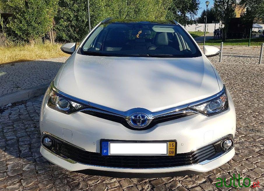 2015' Toyota Auris Touring Sports photo #1