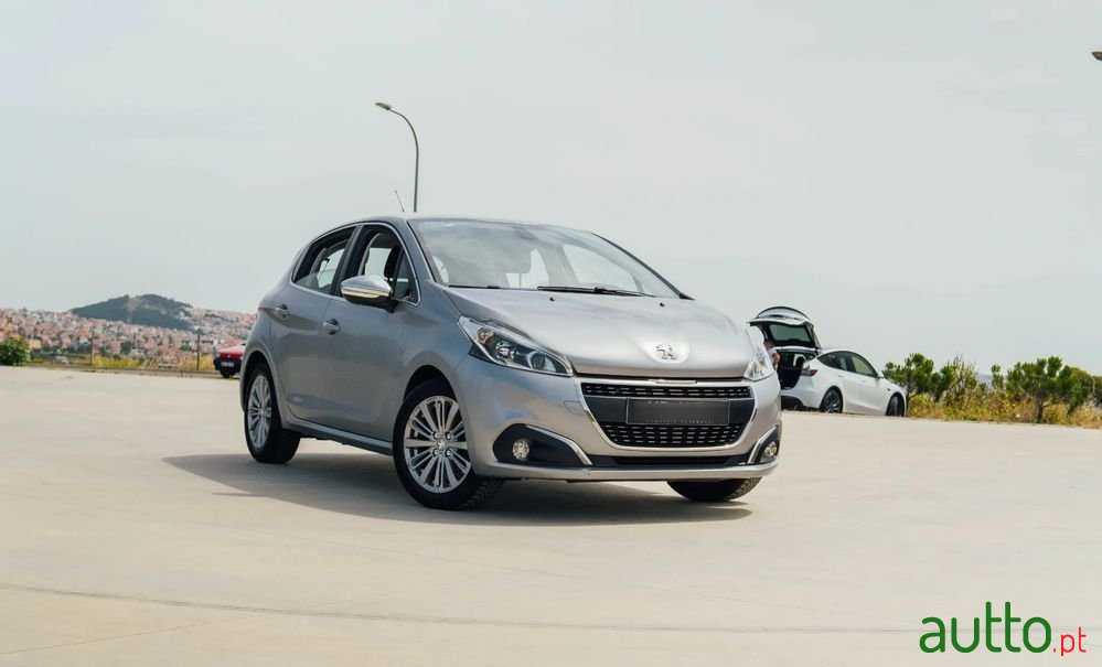 2019' Peugeot 208 1.5 Bluehdi Allure photo #1