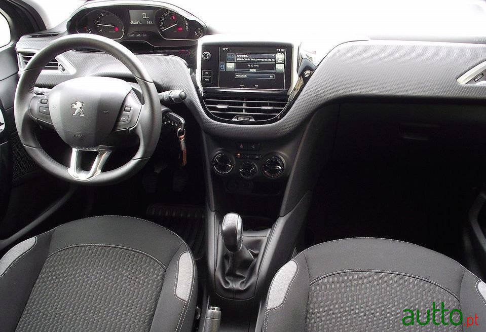 2016' Peugeot 208 photo #6