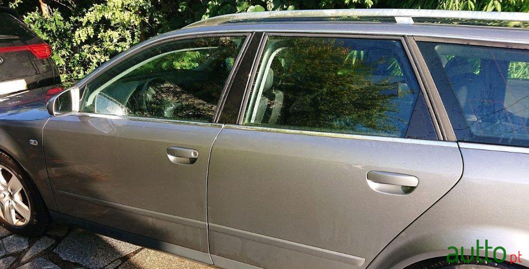 2002' Audi A4 Avant photo #4