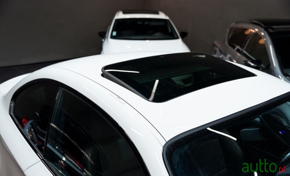 2010' BMW Série 1 D photo #5