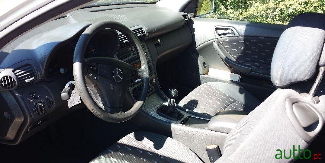 2001' Mercedes-Benz C-220 photo #2