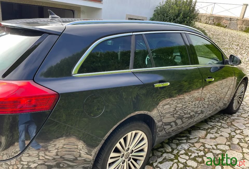 2012' Opel Insignia Sports Tourer photo #3