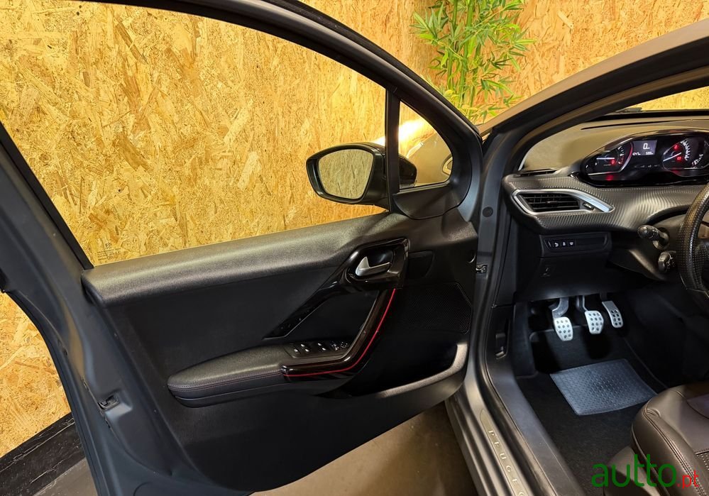 2016' Peugeot 208 photo #5