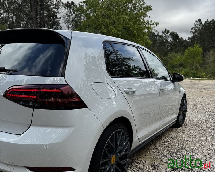 2018' Volkswagen Golf photo #6