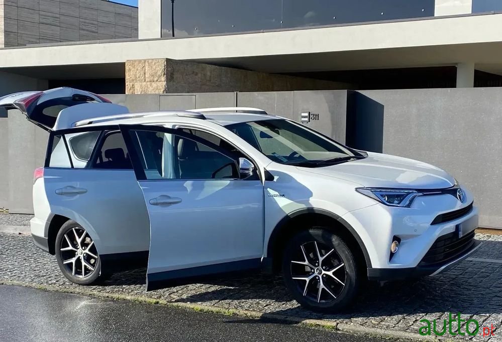 2016' Toyota RAV4 photo #1