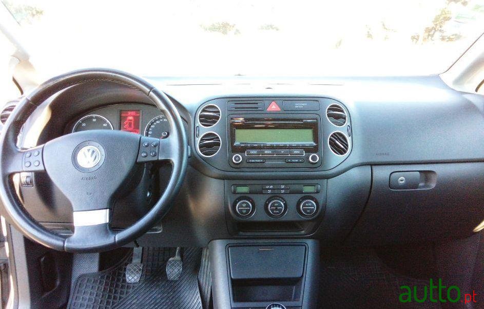 2008' Volkswagen Golf Plus photo #2