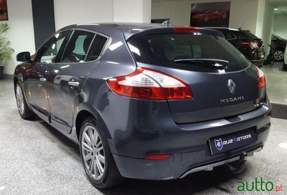 2012' Renault Megane photo #2