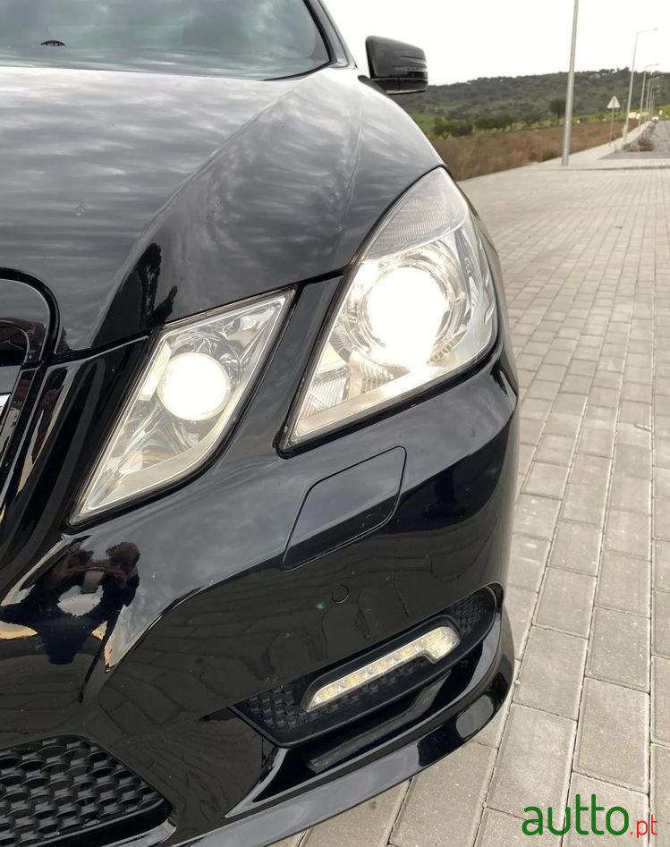 2010' Mercedes-Benz Classe E photo #4