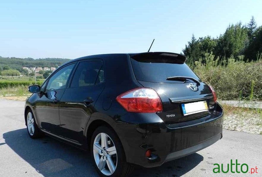 2010' Toyota Auris photo #5