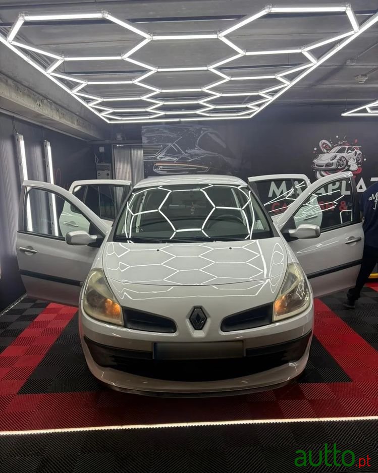 2008' Renault Clio photo #5