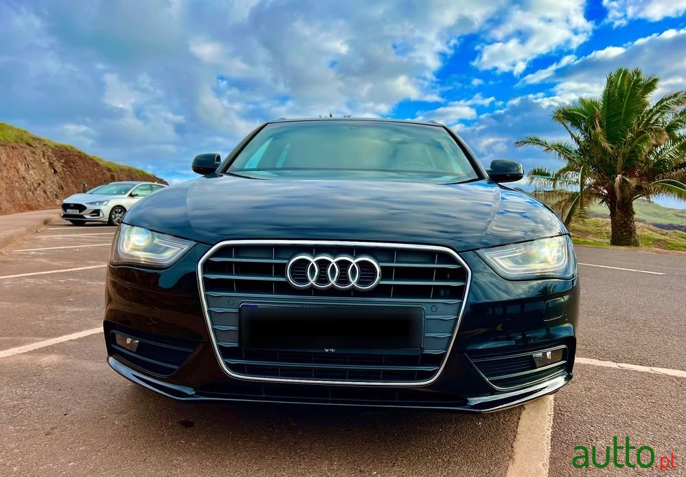 2013' Audi A4 Avant photo #1