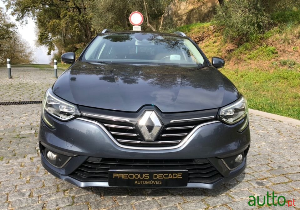 2017' Renault Megane Sport Tourer photo #3