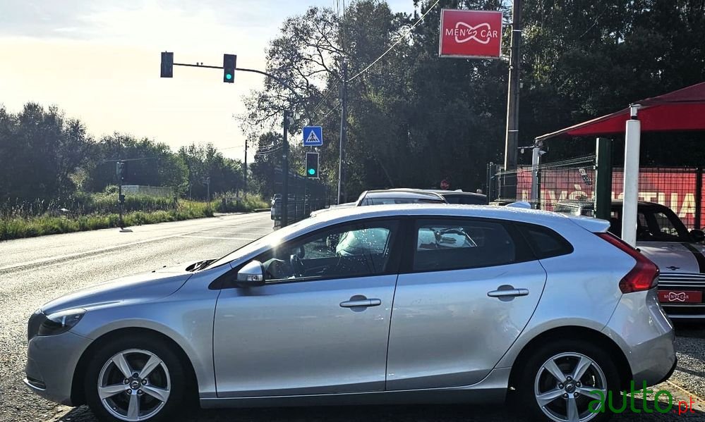2014' Volvo V40 D2 Kinetic photo #3