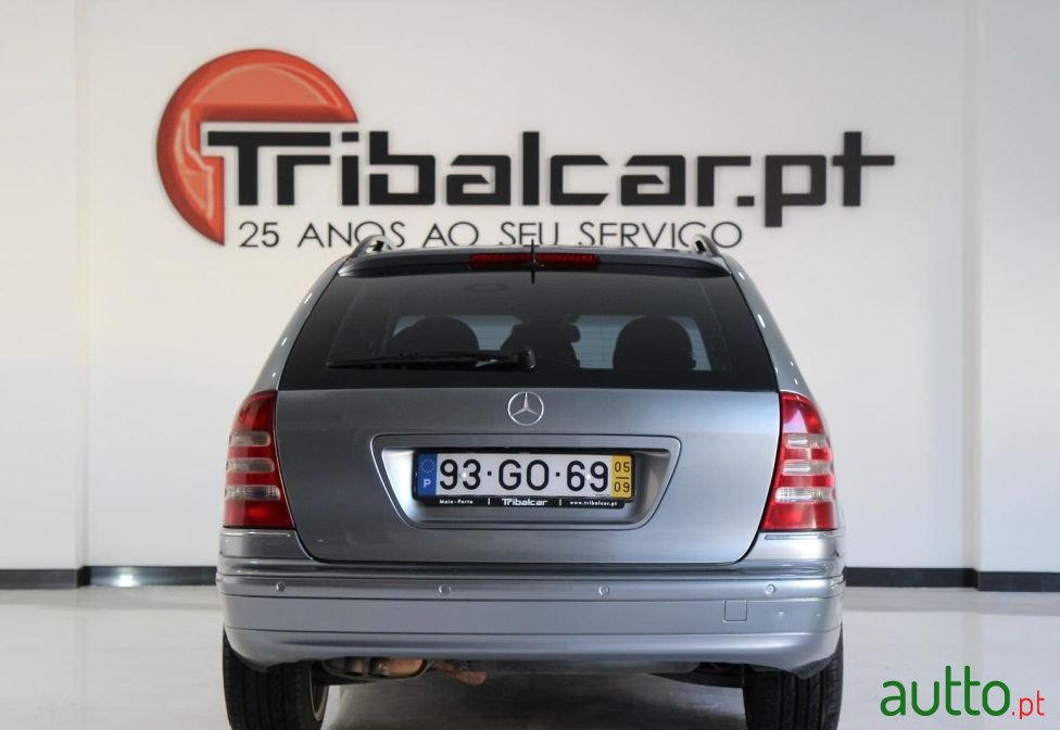 2005' Mercedes-Benz C-220 photo #3