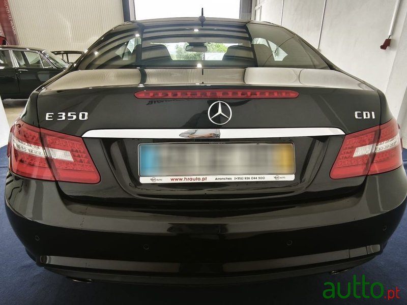 2010' Mercedes-Benz Classe E photo #2
