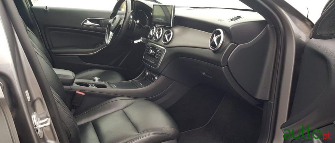 2014' Mercedes-Benz Gla-180 photo #4