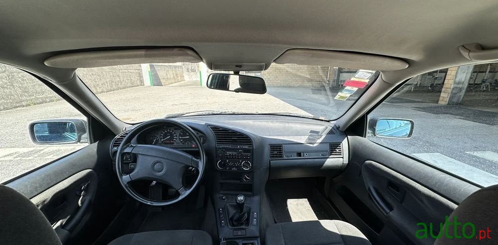 1993' BMW Série 3 I Touring photo #5