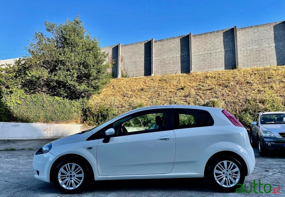 2009' Fiat Grande Punto photo #2