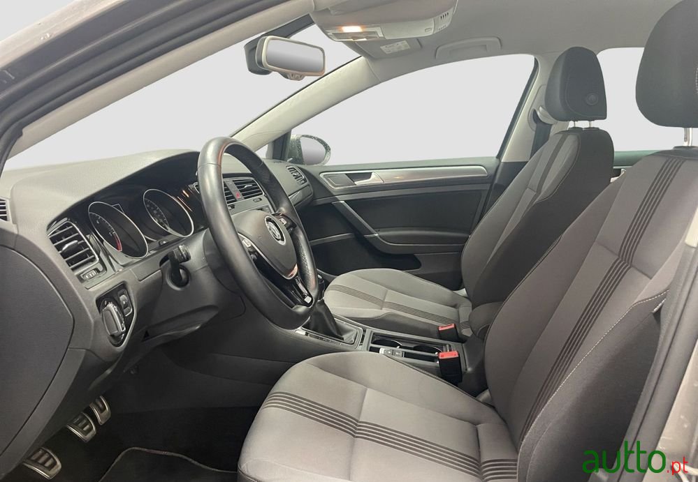 2015' Volkswagen Golf photo #6