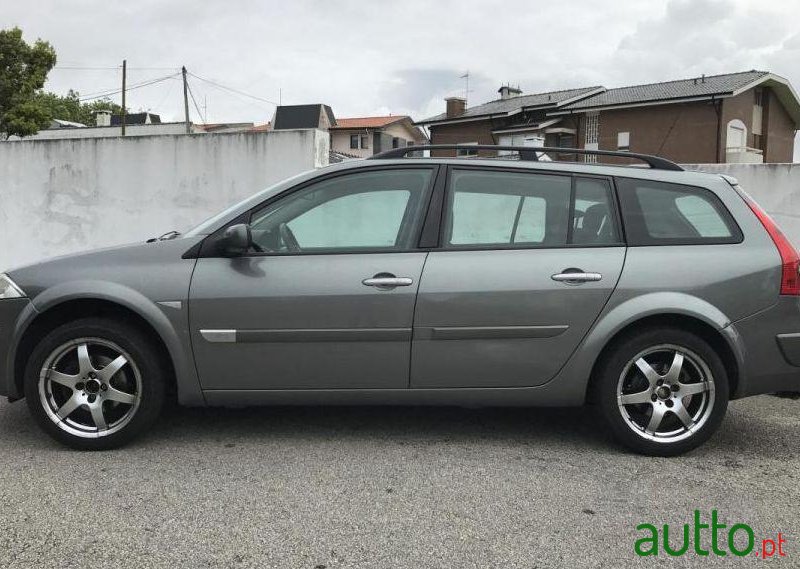 2004' Renault Megane Break photo #1