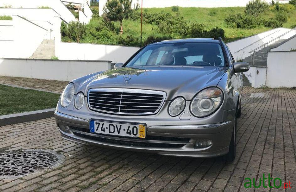 2005' Mercedes-Benz E-220 Cdi Avantgarde photo #3