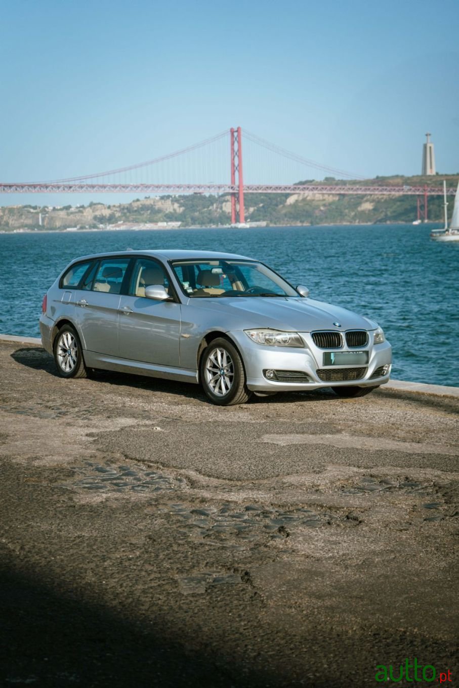 2011' BMW 320 photo #4