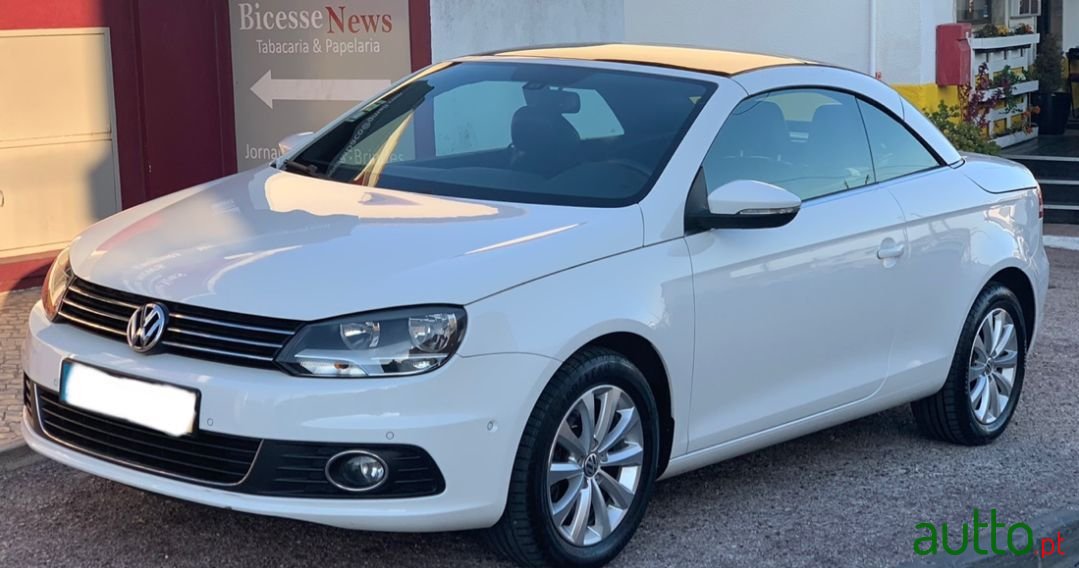 2011' Volkswagen Eos photo #2