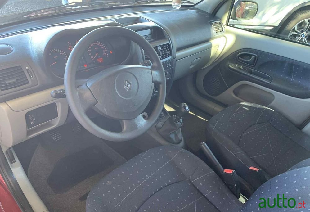 2002' Renault Clio photo #4