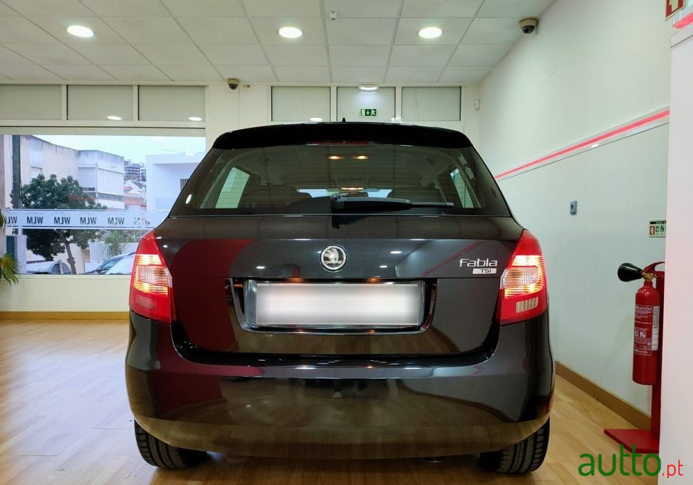 2011' Skoda Fabia 1.2 Tsi Ambiente photo #6