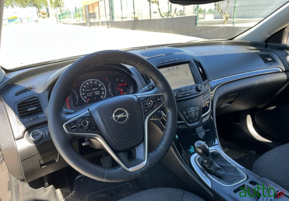 2014' Opel Insignia Sports Tourer photo #3