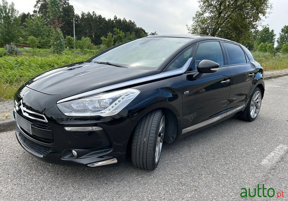2013' Citroen DS5 photo #1