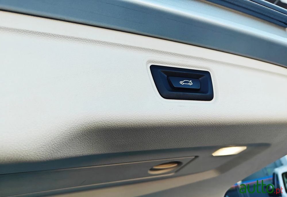 2021' BMW 320 photo #6