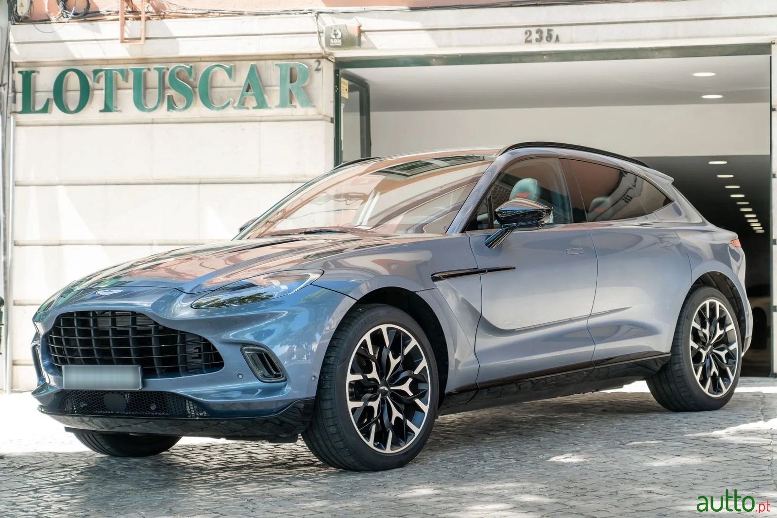 2022' Aston Martin DBX photo #1