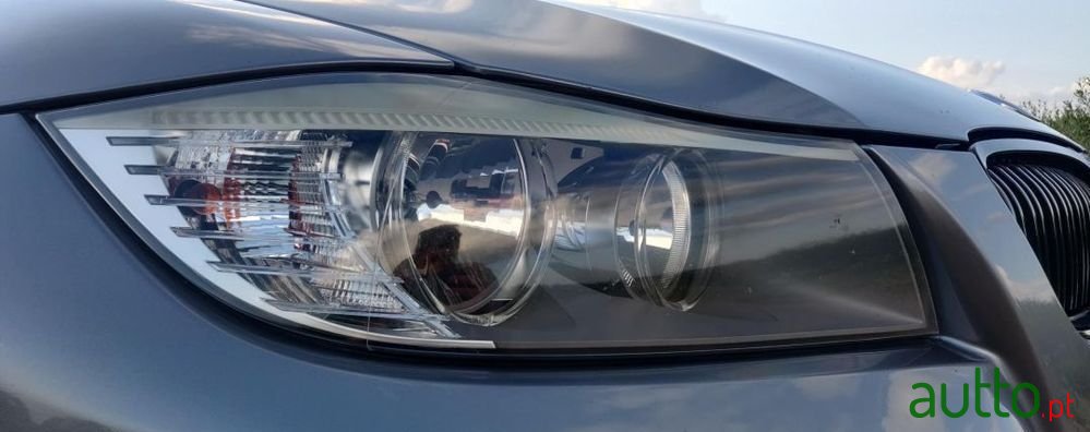 2011' BMW 318 D photo #3