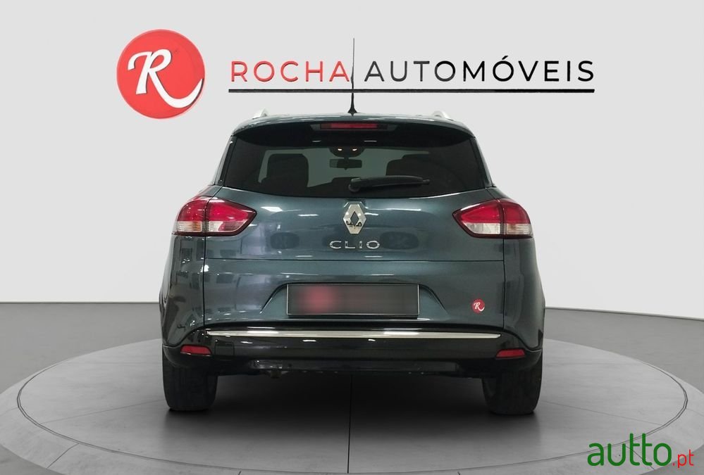 2021' Renault Clio Sport Tourer photo #4